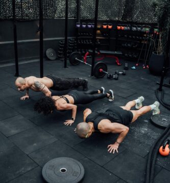 Person looking nervous before entering the gym.” Beginner-friendly gym workout designed to boost confidence.” Trainer guiding a new gym-goer to improve comfort and technique. Gym environment with people working out confidently.” Step-by-step guide to overcoming gym anxiety and building confidence.