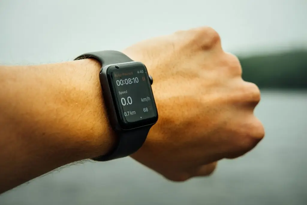 Wearable Tech and Strength Training: Maximizing Your Workouts with Smart Devices and 12reps