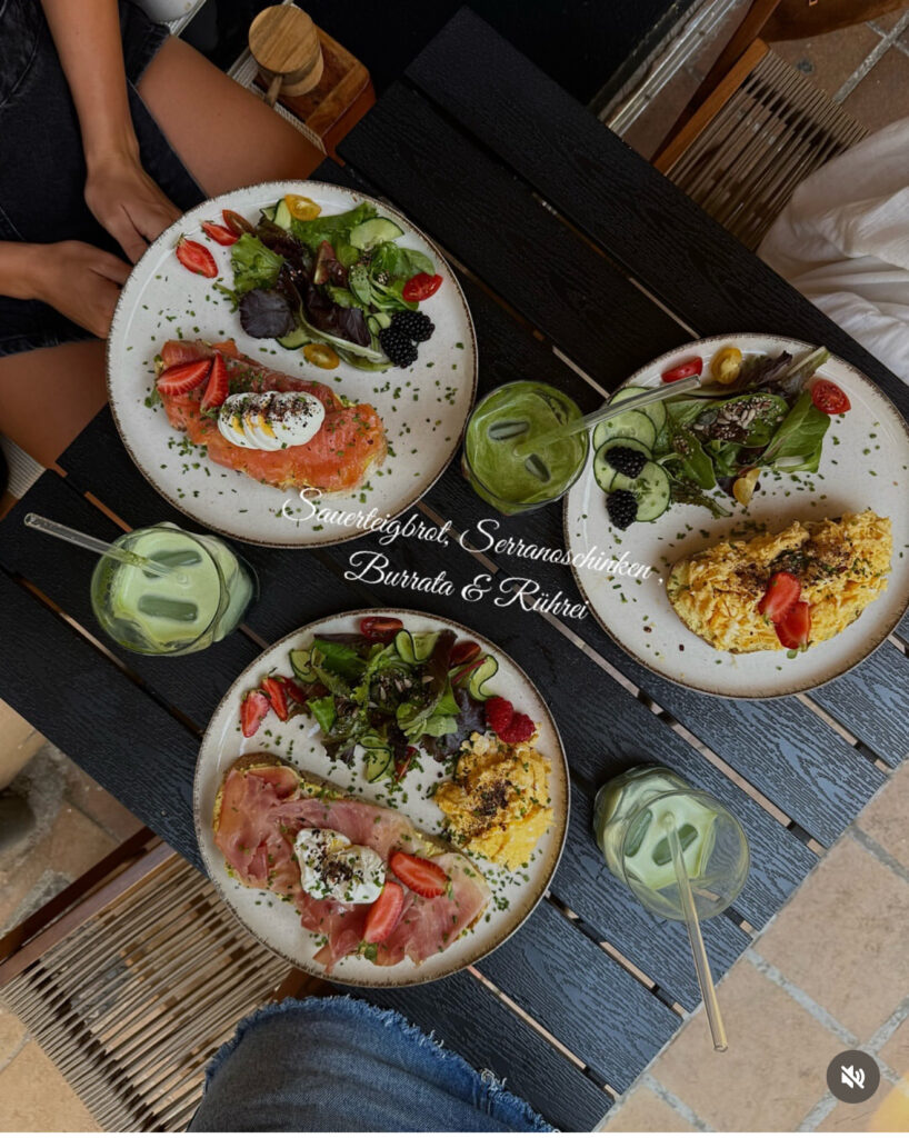 Keto vs Intermittent Fasting for Men Over 30: Which is Better?