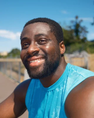 Happy Monday 😄. I’ve been coaching people for over ten years now. One pattern keeps showing up.
The ones who train consistently don’t just get stronger in the gym. They get sharper at work.

Strength training teaches discipline. You show up, you focus, and you do the hard thing in front of you. That skill transfers. I’ve seen clients go from scattered and tired to organised and clear-headed in a few months of proper training.

Energy is another big one. It sounds strange to tell a tired person to spend more energy, but that’s exactly how it works. A good session improves blood flow, wakes the brain up, and lifts that mid-afternoon fog. People tell me after a morning workout they suddenly fly through emails and meetings that used to feel heavy.

I’ve watched busy executives, parents, people with crazy schedules carve out three short sessions a week. Within weeks, their posture changes. Within months, their focus at work changes too.

There’s also something powerful about having time that’s yours. No phone. No messages. Just you and the barbell or kettlebell. That reset carries into the rest of the day.

Science backs what I see every day: training improves brain function, sleep quality, mood, and stress control. All of that shows up in how you think and how you work.

You don’t need a gym full of machines to start. A couple of kettlebells, your own body weight, and a plan is plenty.

If you’ve been looking for a way to boost your energy and focus, don’t overthink it. Start training. Three times a week.

Download the 12REPS app and let’s kickstart that journey together.

📸 @tazmaniandevil.official 

#StrengthTraining  #viral #fitness #gym #workout #fitnessmotivation #fit #strava  #12reps #reels#instagram #bodybuilding #FitnessJourney